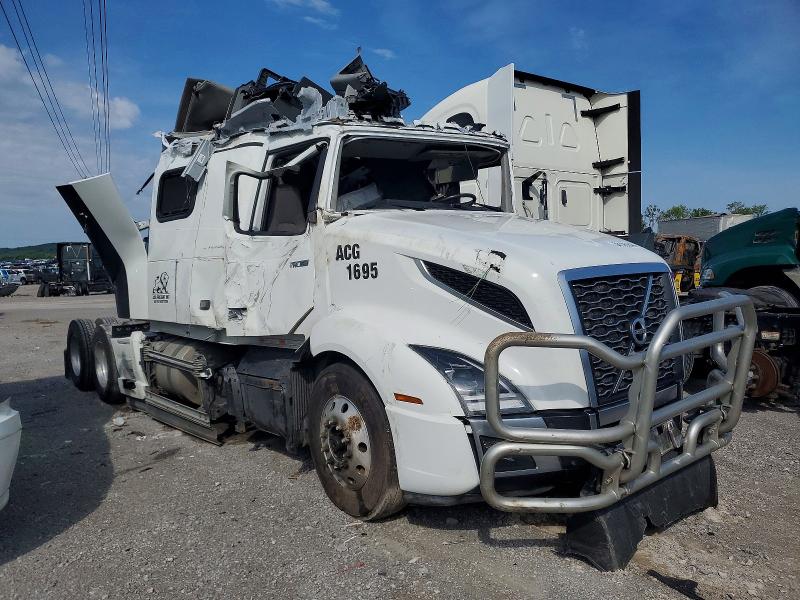 54105946 :رقم المزاد ، 4V4NC9EH2SN671695 vin ، 2025 Volvo Vn مزاد بيع