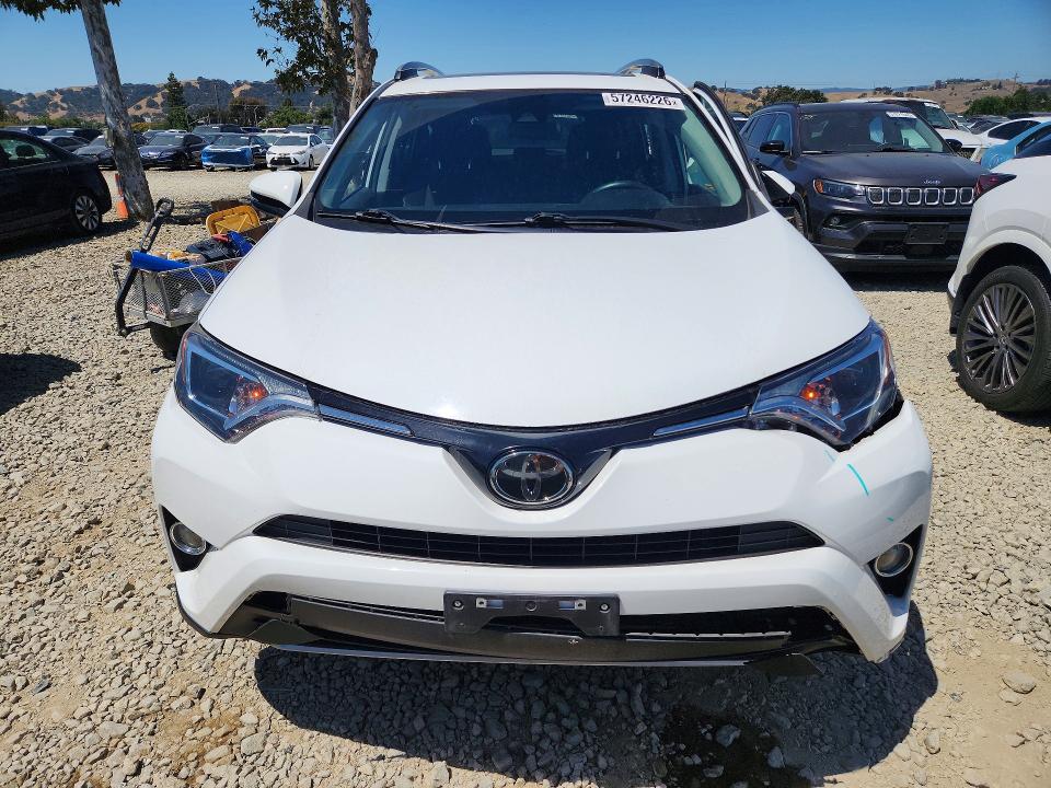 57317626 :رقم المزاد ، 2T3RFREV1HW672798 vin ، 2017 Toyota Rav4 مزاد بيع