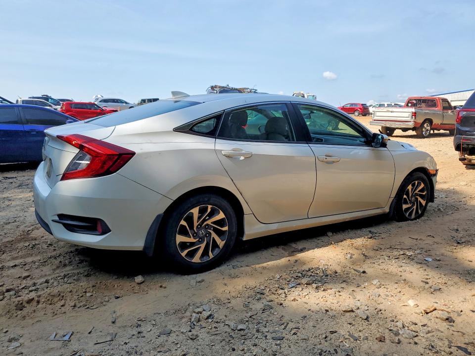 58992676 :رقم المزاد ، 19XFC2F77JE039792 vin ، 2018 Honda Civic مزاد بيع
