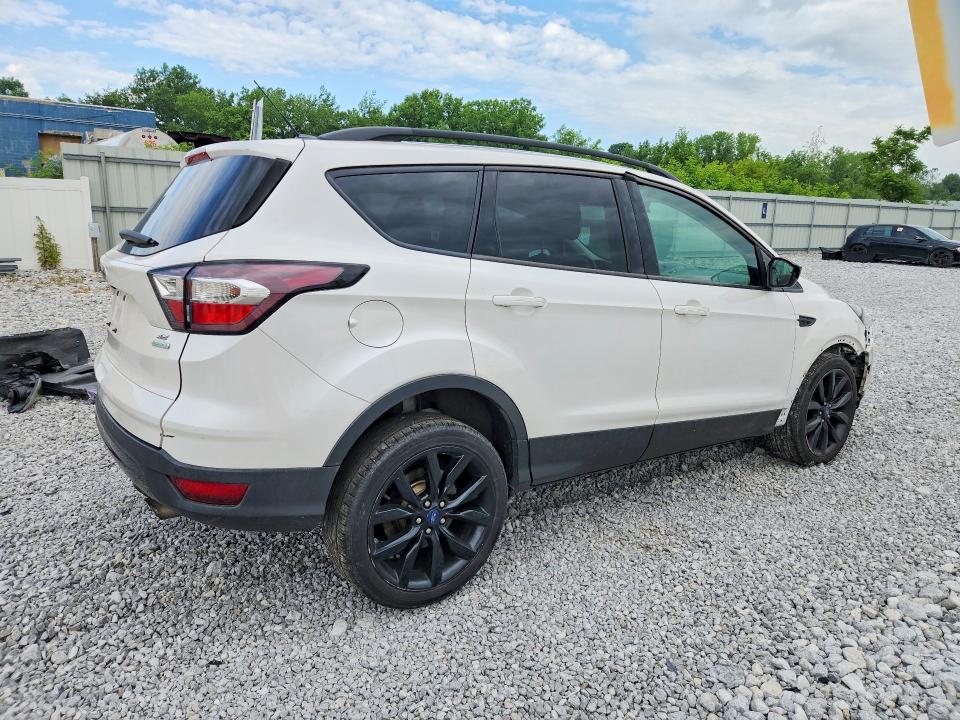 2017 Ford Escape მანქანა იყიდება აუქციონზე, vin: 1FMCU0GD1HUB99490, აუქციონის ნომერი: 56238616