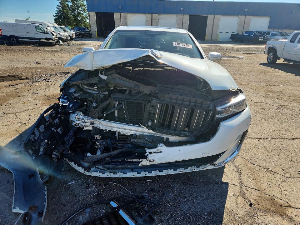 57073716 :رقم المزاد ، WBA7U2C02MCF93326 vin ، 2021 Bmw 750 مزاد بيع
