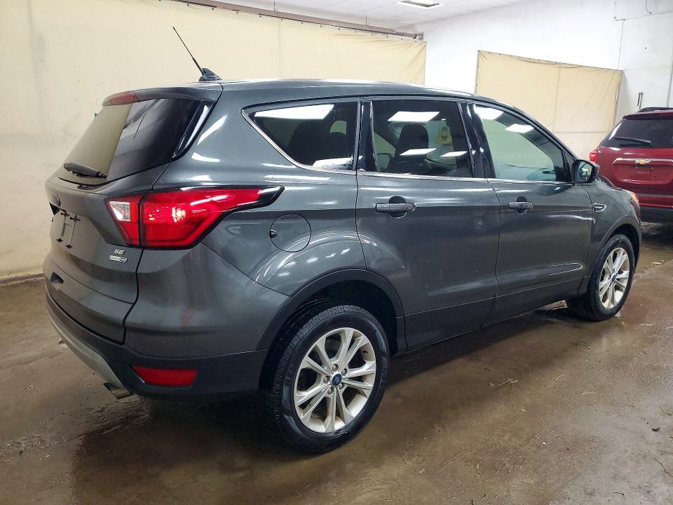 57199966 :رقم المزاد ، 1FMCU9GD5KUB82123 vin ، 2019 Ford Escape مزاد بيع
