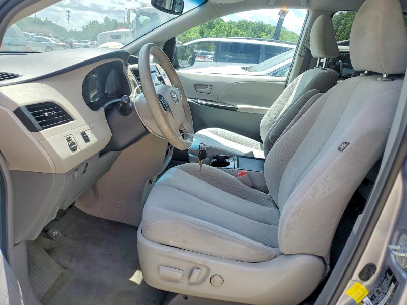 57083406 :رقم المزاد ، 5TDKK3DC2CS179846 vin ، 2012 Toyota Sienna مزاد بيع