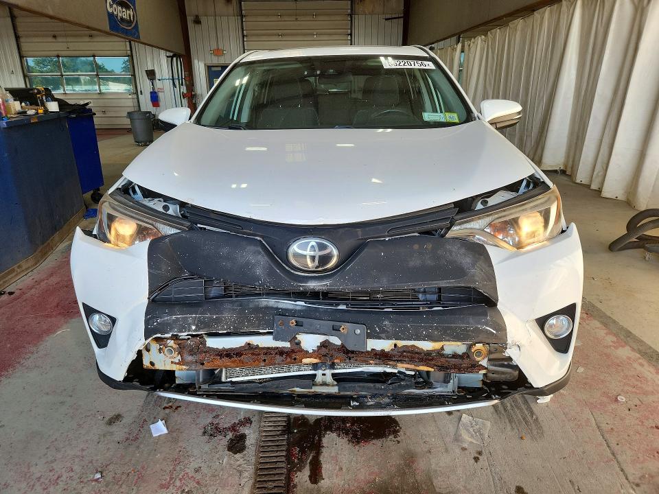 56220756 :رقم المزاد ، 2T3RFREV1JW815190 vin ، 2018 Toyota Rav4 مزاد بيع