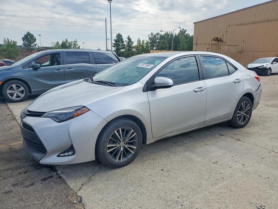 55522866 :رقم المزاد ، 5YFBURHE6JP825243 vin ، 2018 Toyota Corolla مزاد بيع