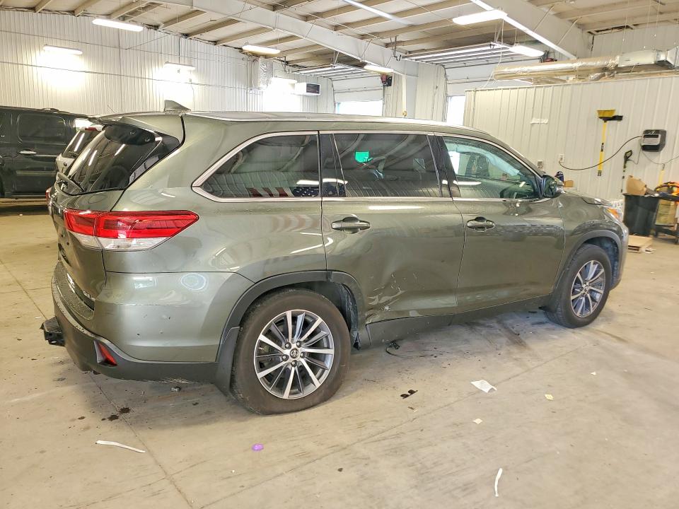 55776886 :رقم المزاد ، 5TDJZRFH4KS724656 vin ، 2019 Toyota Highlander مزاد بيع