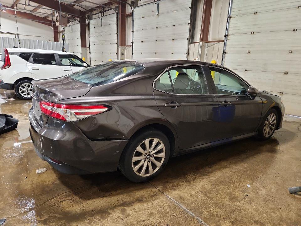 Продаж на аукціоні авто 2018 Toyota Camry, vin: 4T1B11HK3JU008276, номер лоту: 56700606