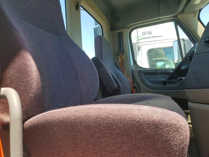 Продаж на аукціоні авто 2017 Freightliner Cascadia 113, vin: 3AKBGADV0HSJD0640, номер лоту: 54438076