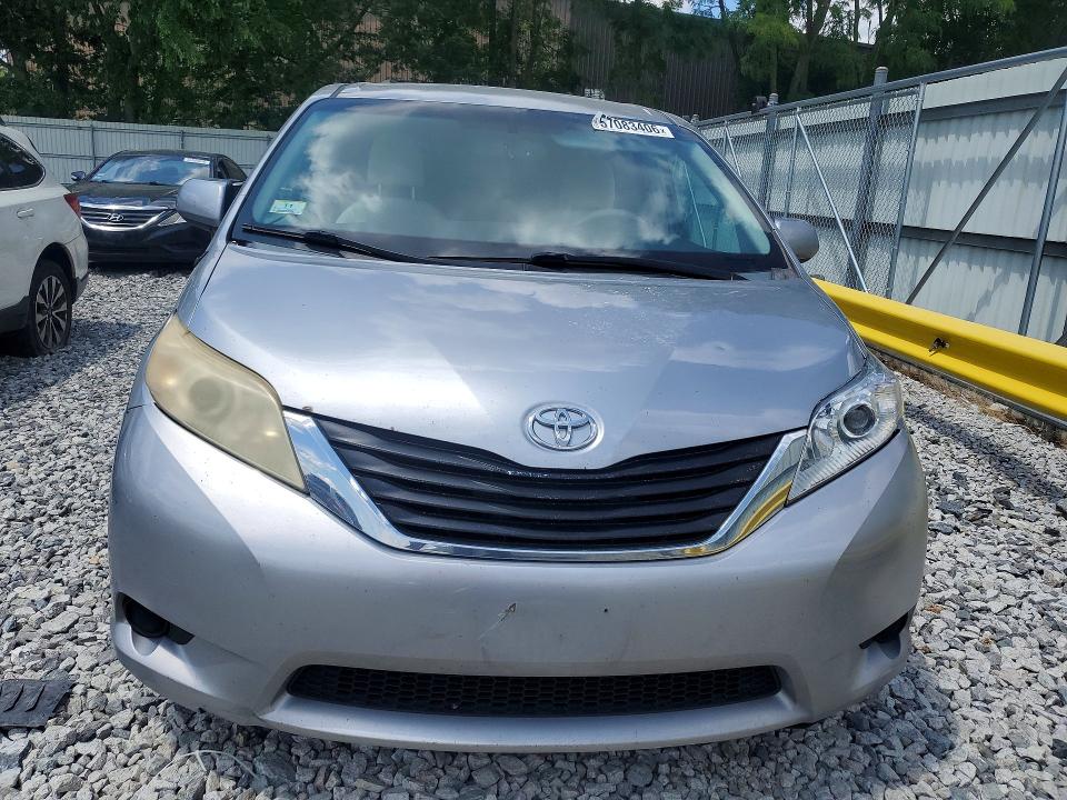 57083406 :رقم المزاد ، 5TDKK3DC2CS179846 vin ، 2012 Toyota Sienna مزاد بيع