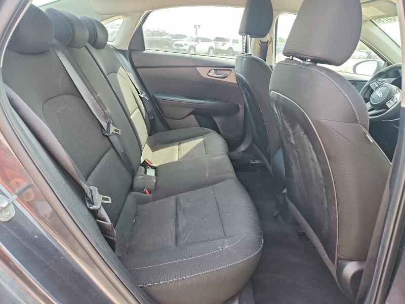 57623796 :رقم المزاد ، 3KPF24AD7ME412801 vin ، 2021 Kia Forte مزاد بيع