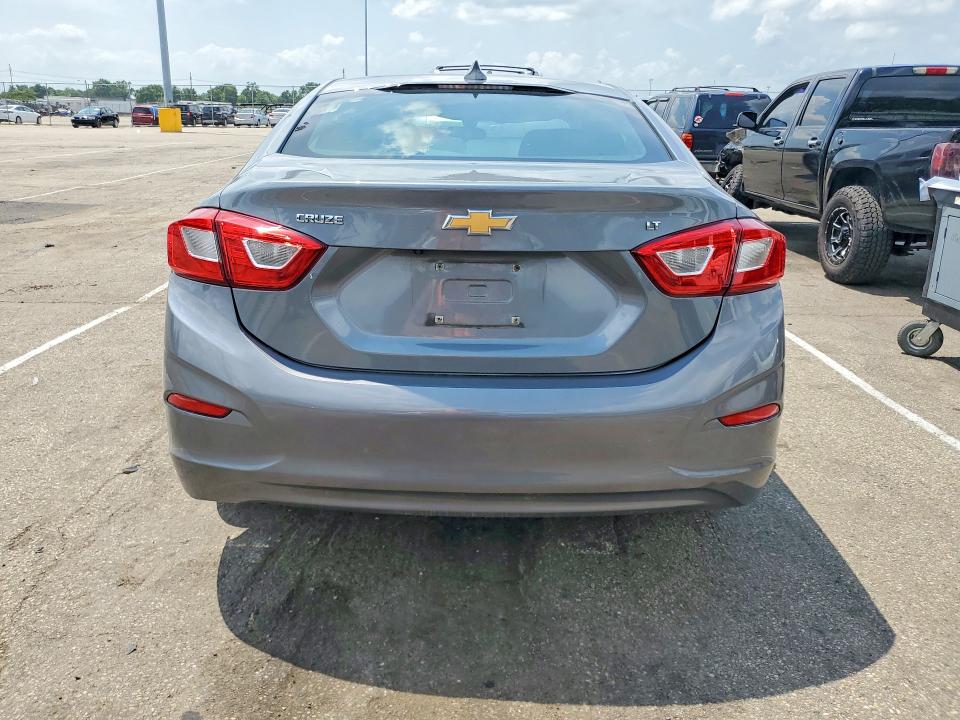 Продаж на аукціоні авто 2018 Chevrolet Cruze, vin: 1G1BE5SM2J7204758, номер лоту: 59088436