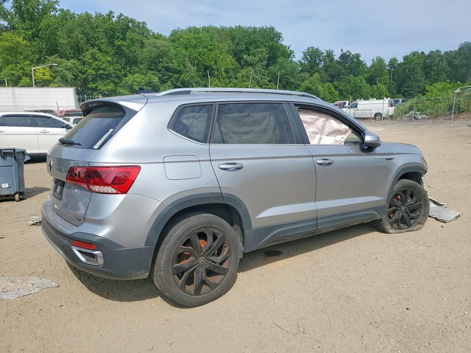 56902476 :رقم المزاد ، 3VVPX7B2XNM064294 vin ، 2022 Volkswagen Taos مزاد بيع