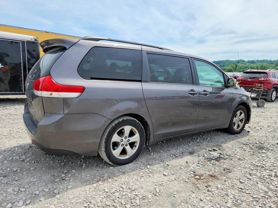 55563716 :رقم المزاد ، 5TDKK3DC4DS381203 vin ، 2013 Toyota Sienna مزاد بيع