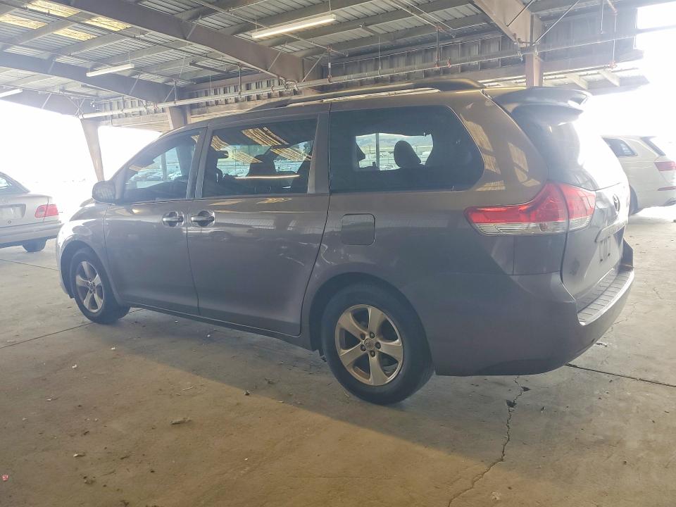 57550336 :رقم المزاد ، 5TDKK3DC5BS050336 vin ، 2011 Toyota Sienna مزاد بيع