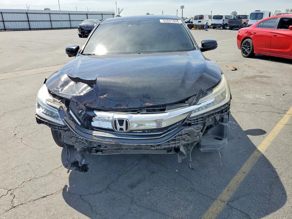 2017 Honda Accord მანქანა იყიდება აუქციონზე, vin: 1HGCR3F9XHA004638, აუქციონის ნომერი: 55841826