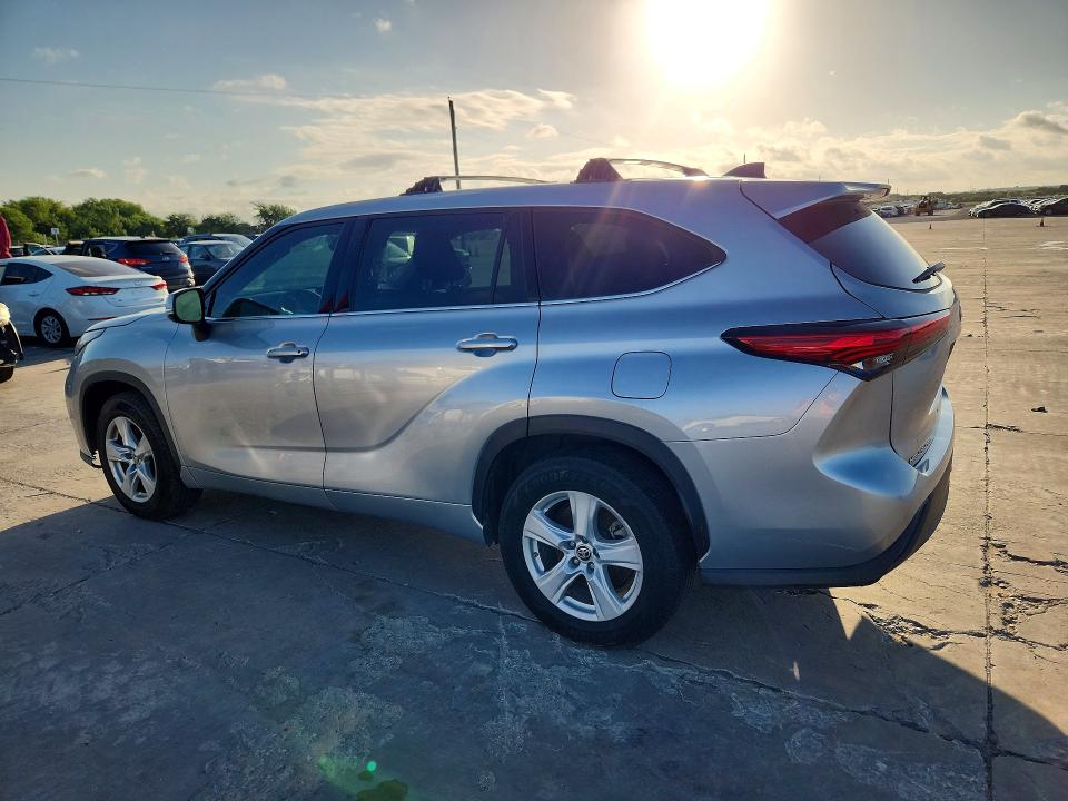 Продажа на аукционе авто 2022 Toyota Highlander, vin: 5TDCZRAH1NS550632, номер лота: 57116556