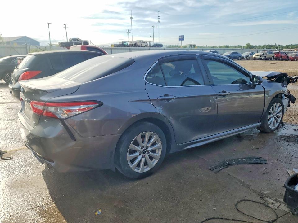 54686686 :رقم المزاد ، 4T1B11HK2KU794122 vin ، 2019 Toyota Camry مزاد بيع