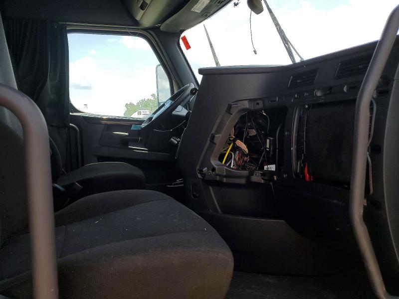 Продажа на аукционе авто 2025 Freightliner Cascadia 126, vin: 1FUJHHFG8SLVR2032, номер лота: 59277416