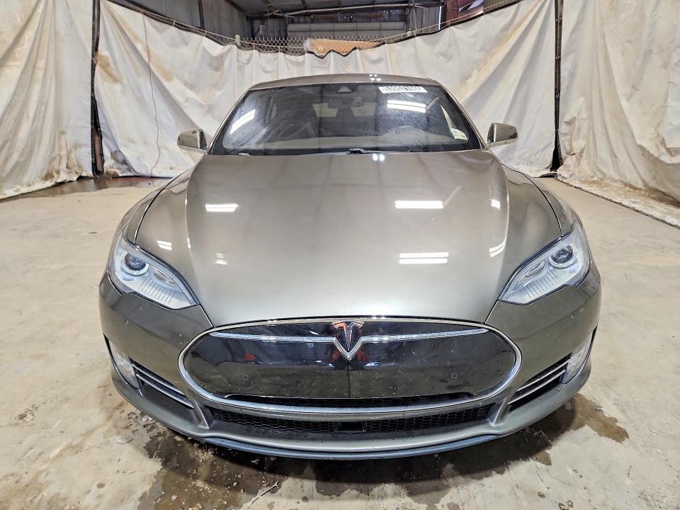 2015 Tesla Model S მანქანა იყიდება აუქციონზე, vin: 5YJSA1H49FF095882, აუქციონის ნომერი: 53952166