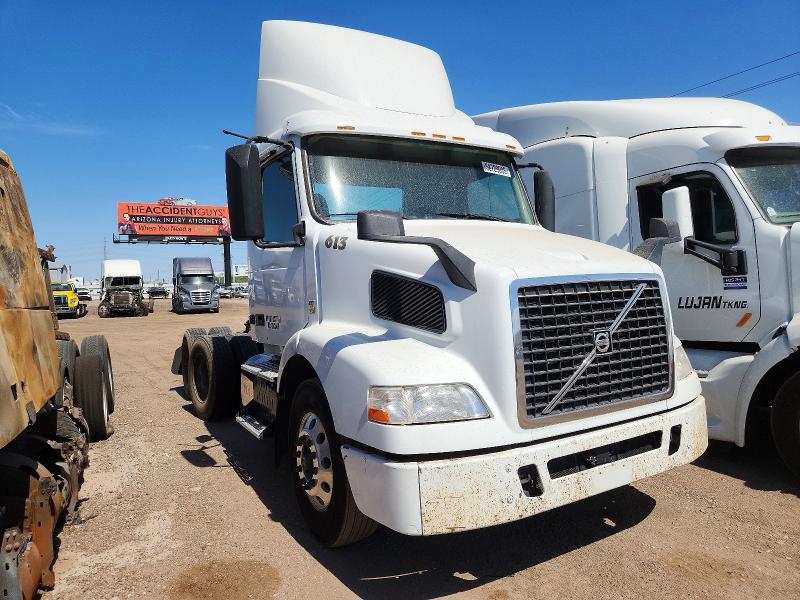 58729086 :رقم المزاد ، 4V4MC9DG1GN940278 vin ، 2016 Volvo Vn مزاد بيع