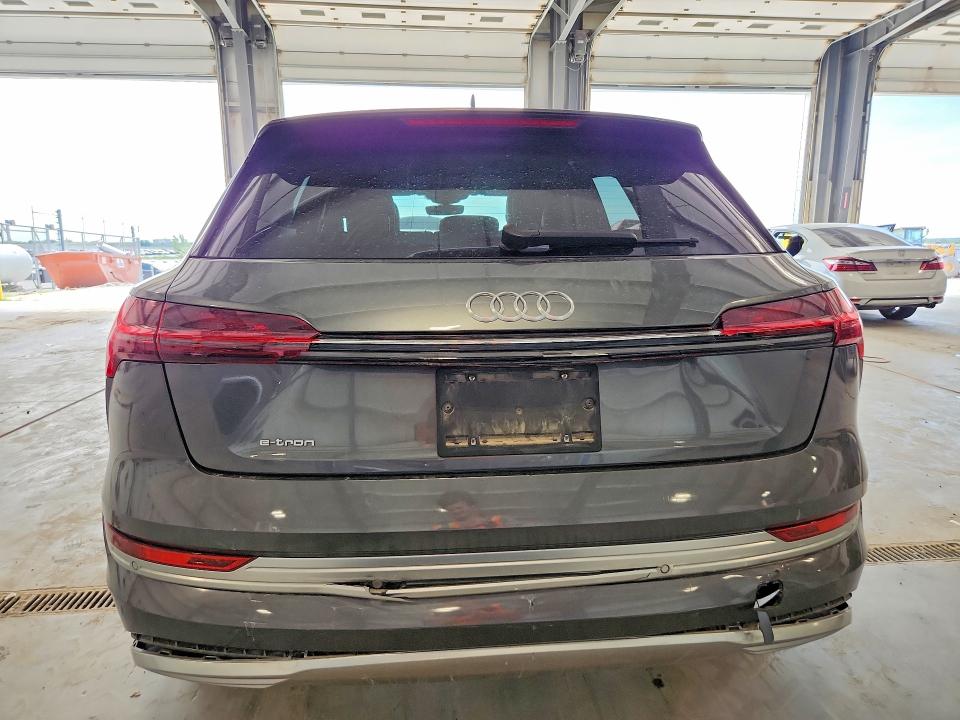 57493496 :رقم المزاد ، WA1VAAGE6KB006008 vin ، 2019 Audi E-tron مزاد بيع