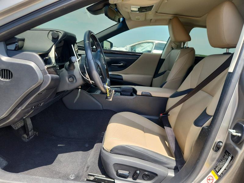 58562136 :رقم المزاد ، 58ABZ1B15KU019167 vin ، 2019 Lexus Es مزاد بيع