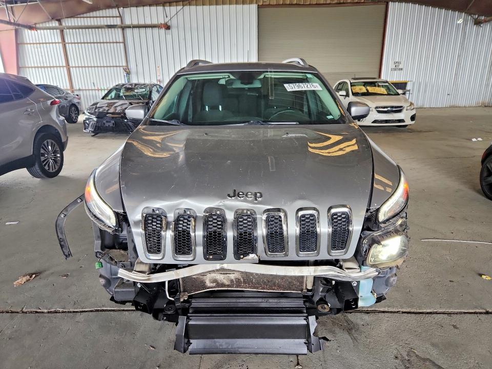 57967276 :رقم المزاد ، 1C4PJMCS6HW616598 vin ، 2017 Jeep Cherokee مزاد بيع