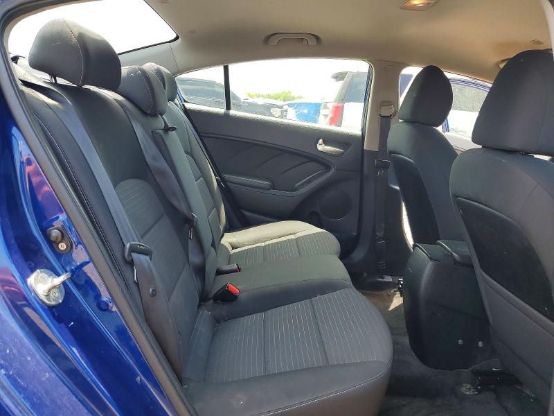 58080376 :رقم المزاد ، 3KPFL4A73JE268327 vin ، 2018 Kia Forte مزاد بيع