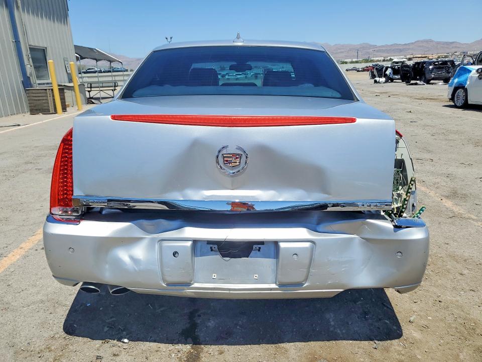 58649606 :رقم المزاد ، 1G6KH5E65BU116272 vin ، 2011 Cadillac Dts مزاد بيع