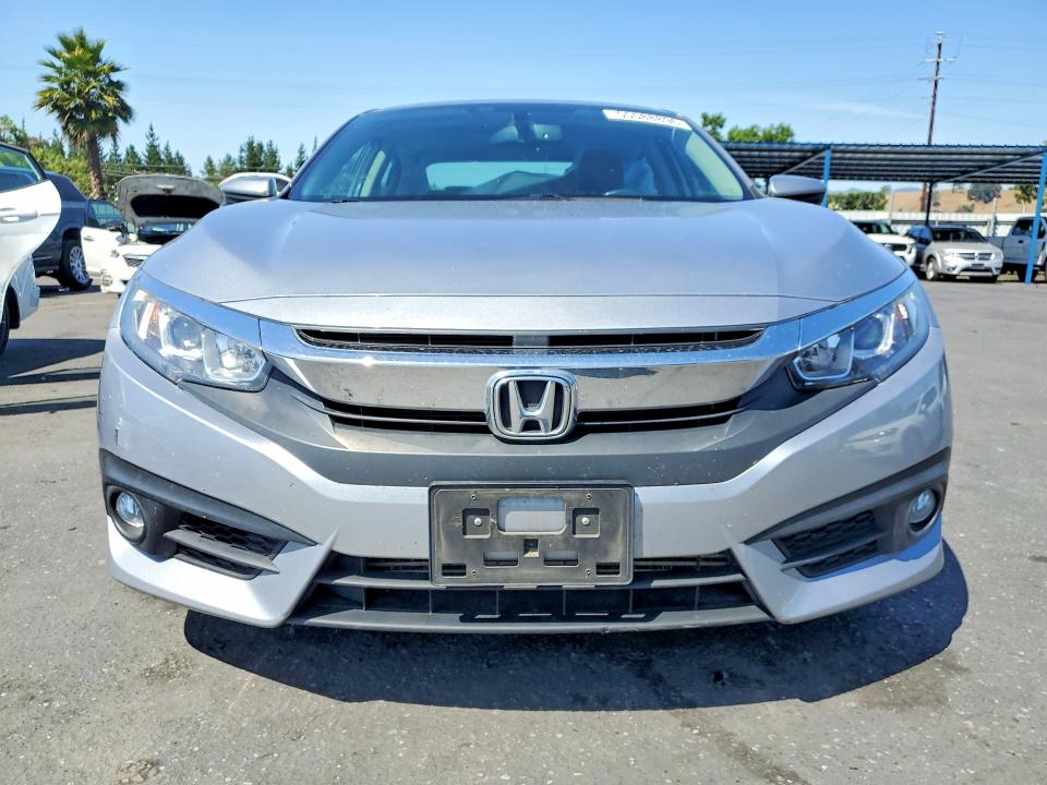 55588896 :رقم المزاد ، 19XFC1F75HE202296 vin ، 2017 Honda Civic مزاد بيع