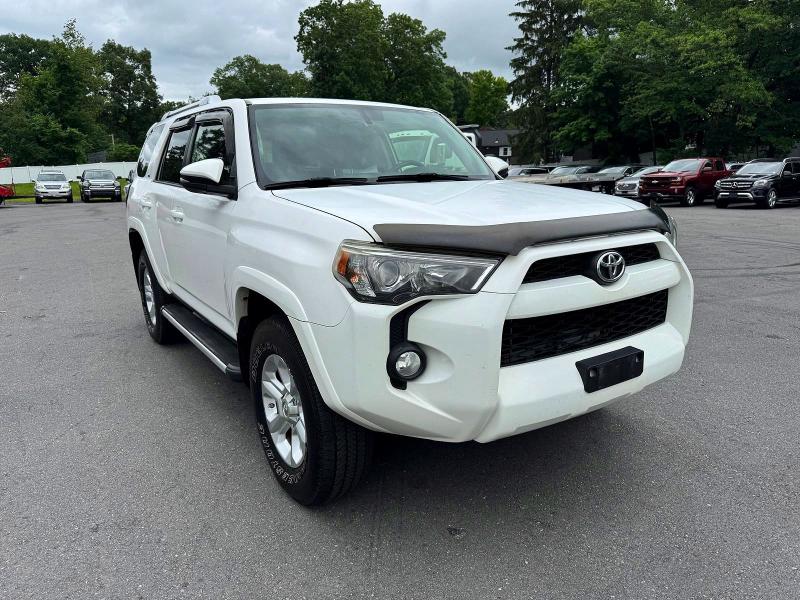 58918586 :رقم المزاد ، JTEBU5JRXF5234841 vin ، 2015 Toyota 4runner مزاد بيع
