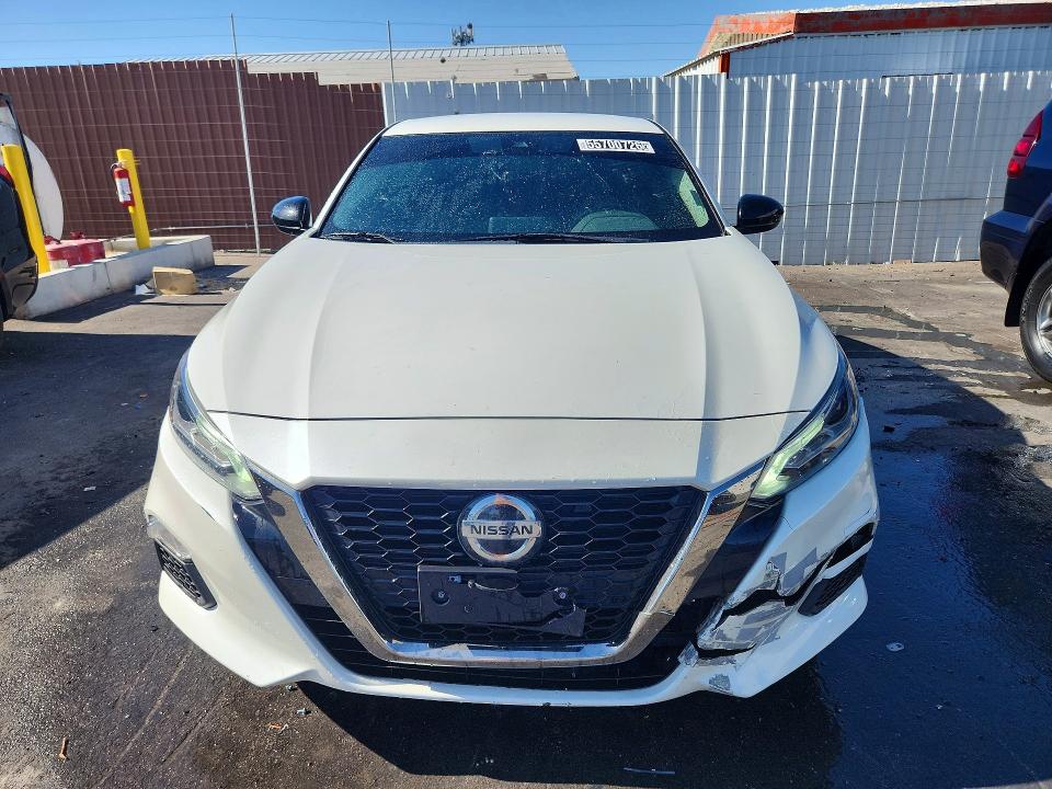55700726 :رقم المزاد ، 1N4BL4CV7MN413384 vin ، 2021 Nissan Altima مزاد بيع