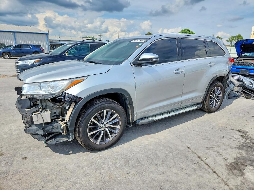 Продажа на аукционе авто 2017 Toyota Highlander, vin: 5TDJZRFH5HS512888, номер лота: 55787866