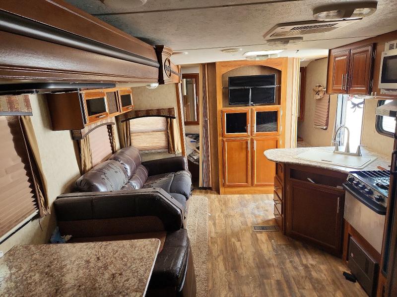 53523736 :رقم المزاد ، 5ZT2TRWB9GB510048 vin ، 2016 Tracker Recreational Vehicle (rv) مزاد بيع