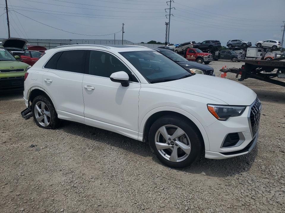 56129826 :رقم المزاد ، WA1AUCF39M1090075 vin ، 2021 Audi Q3 مزاد بيع