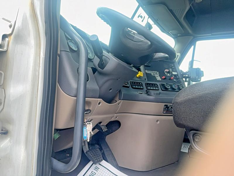 Продажа на аукционе авто 2016 Freightliner Cascadia 125, vin: 3AKGGEDV5GDHC5017, номер лота: 58603376