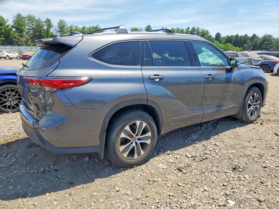 Auction sale of the 2022 Toyota Highlander, vin: 5TDGZRBH2NS559808, lot number: 56514456