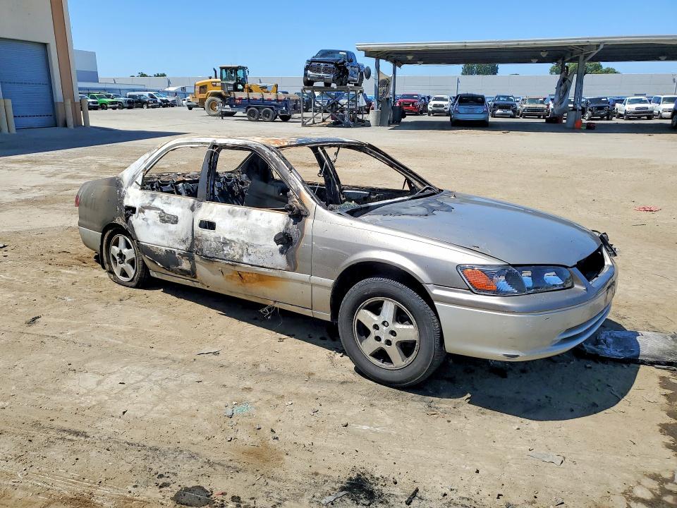 56148016 :رقم المزاد ، JT2BG22K410576747 vin ، 2001 Toyota Camry مزاد بيع