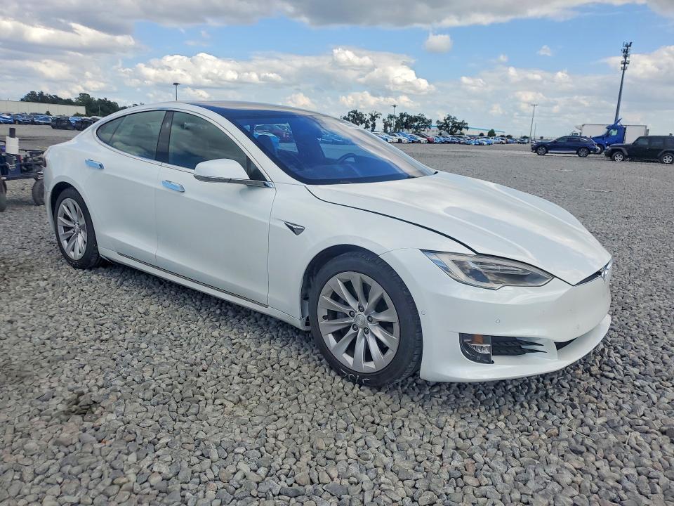 56666276 :رقم المزاد ، 5YJSA1E24JF281793 vin ، 2018 Tesla Model S مزاد بيع