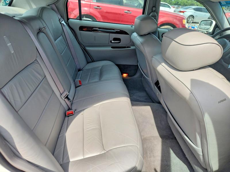 Aukcja sprzedaży 2001 Lincoln Town Car, vin: 1LNHM82W01Y680181, numer aukcji: 56104406