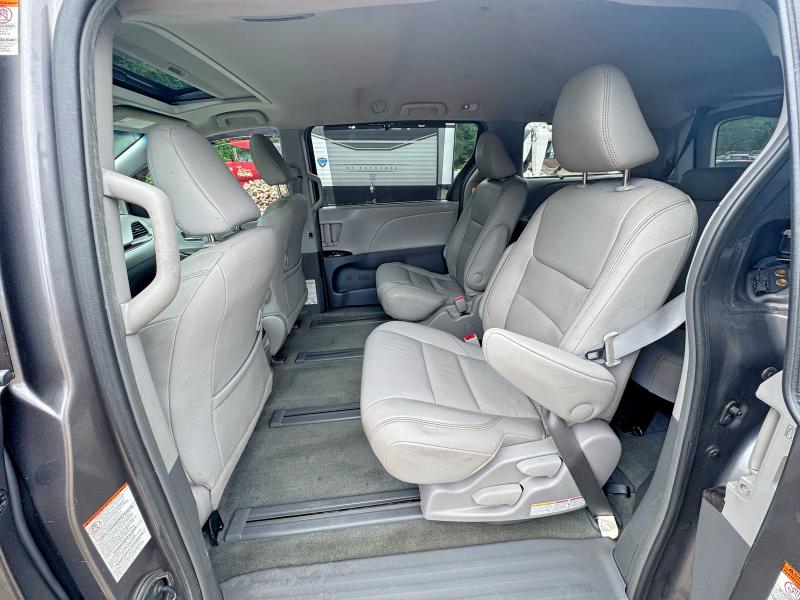 58819886 :رقم المزاد ، 5TDDZ3DC2HS167093 vin ، 2017 Toyota Sienna مزاد بيع