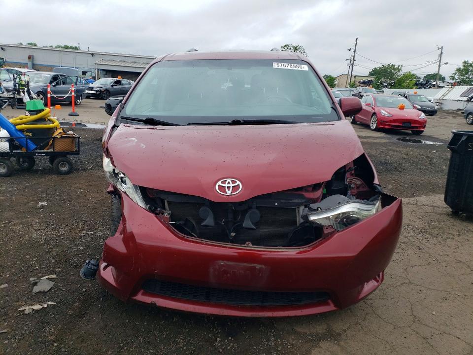 57678986 :رقم المزاد ، 5TDYZ3DC6HS859973 vin ، 2017 Toyota Sienna مزاد بيع
