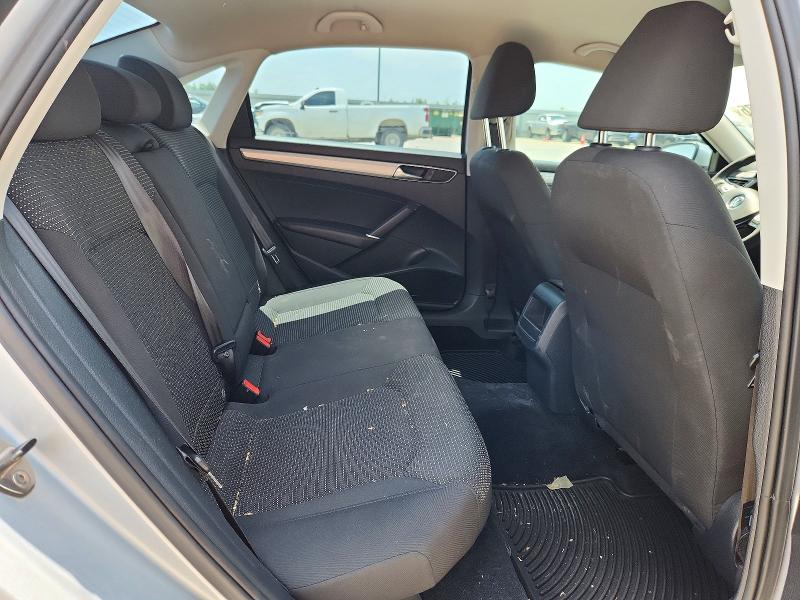 58522576 :رقم المزاد ، 1VWAT7A30HC029504 vin ، 2017 Volkswagen Passat مزاد بيع