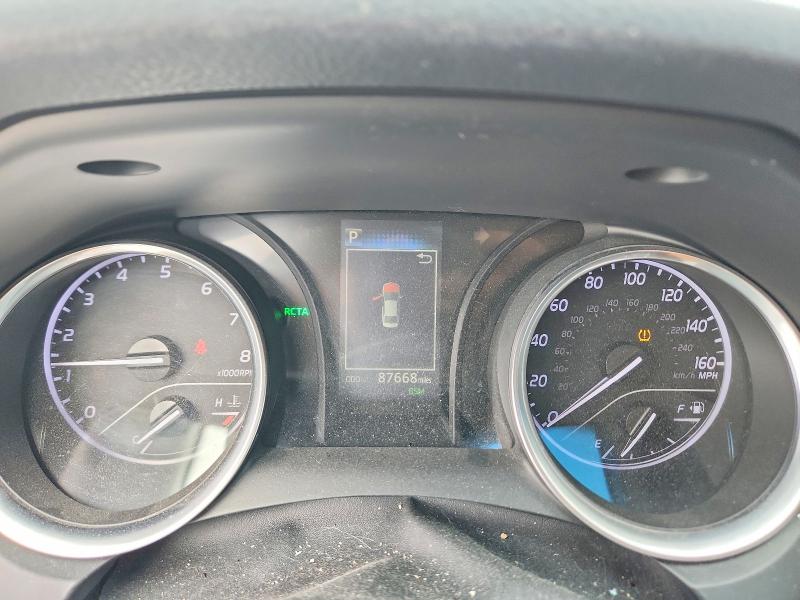 53741146 :رقم المزاد ، 4T1B11HK9JU074685 vin ، 2018 Toyota Camry مزاد بيع