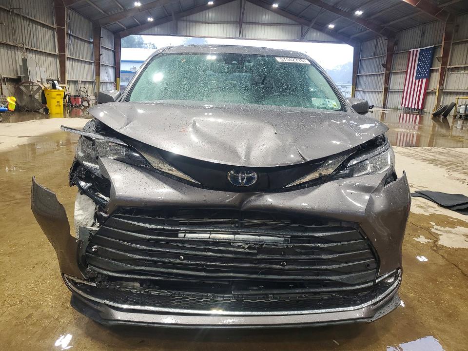 2022 Toyota Sienna მანქანა იყიდება აუქციონზე, vin: 5TDYRKEC6NS130277, აუქციონის ნომერი: 57442776