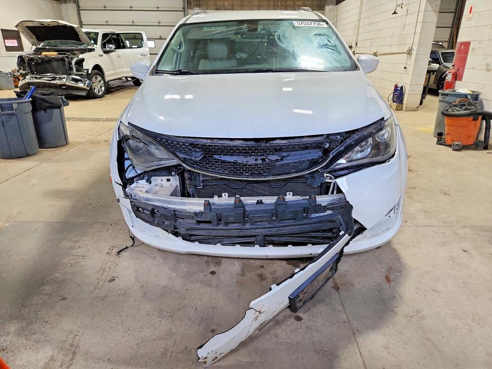 2017 Chrysler Pacifica მანქანა იყიდება აუქციონზე, vin: 2C4RC1EG8HR550929, აუქციონის ნომერი: 57537756