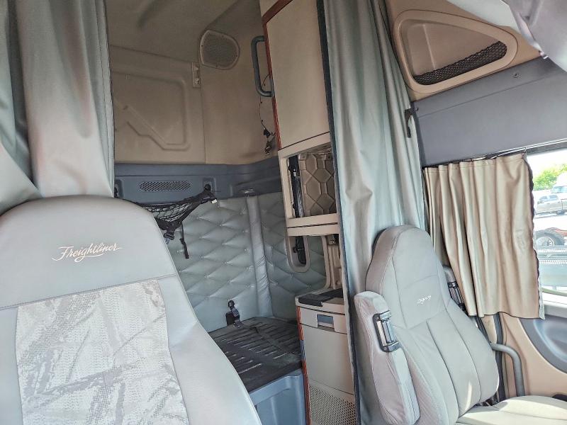 54519506 :رقم المزاد ، 1FUJGLD61FLGD0091 vin ، 2015 Freightliner Cascadia مزاد بيع