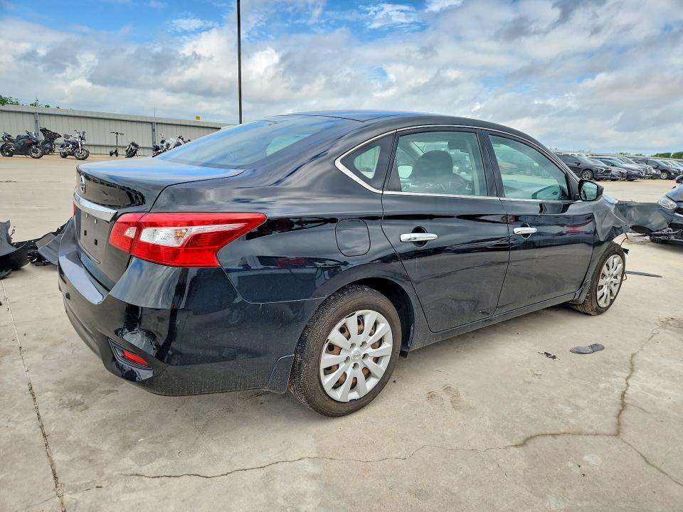 56771566 :رقم المزاد ، 3N1AB7AP2JY209611 vin ، 2018 Nissan Sentra مزاد بيع