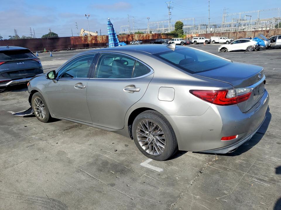 56185546 :رقم المزاد ، 58ABK1GG4JU085192 vin ، 2018 Lexus Es مزاد بيع