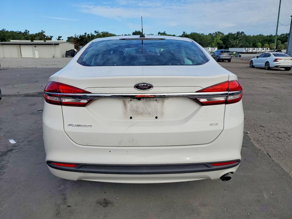 58060776 :رقم المزاد ، 3FA6P0H72JR277988 vin ، 2018 Ford Fusion مزاد بيع